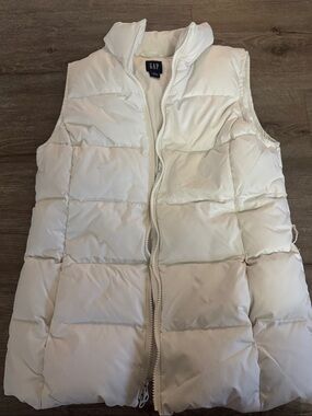 GAP White Quilted Puffer Vest